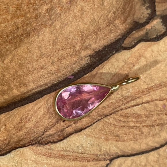 1.3CT Natural Vibrant Pink Tourmaline Pear 14K Yellow Gold Pendant 14x7mm - Picture 1 of 5